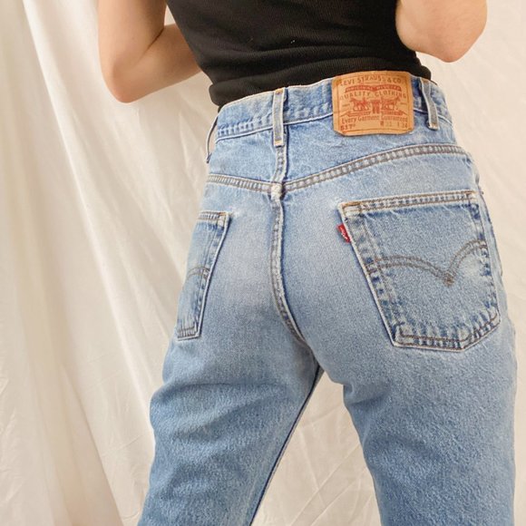 ON HOLD Vintage Distressed High Rise Levi's - Picture 3 of 14